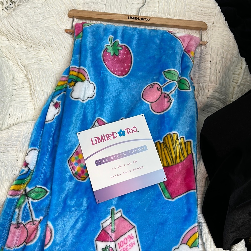 Limited too NEW luxe plush throw blanket happy vibes